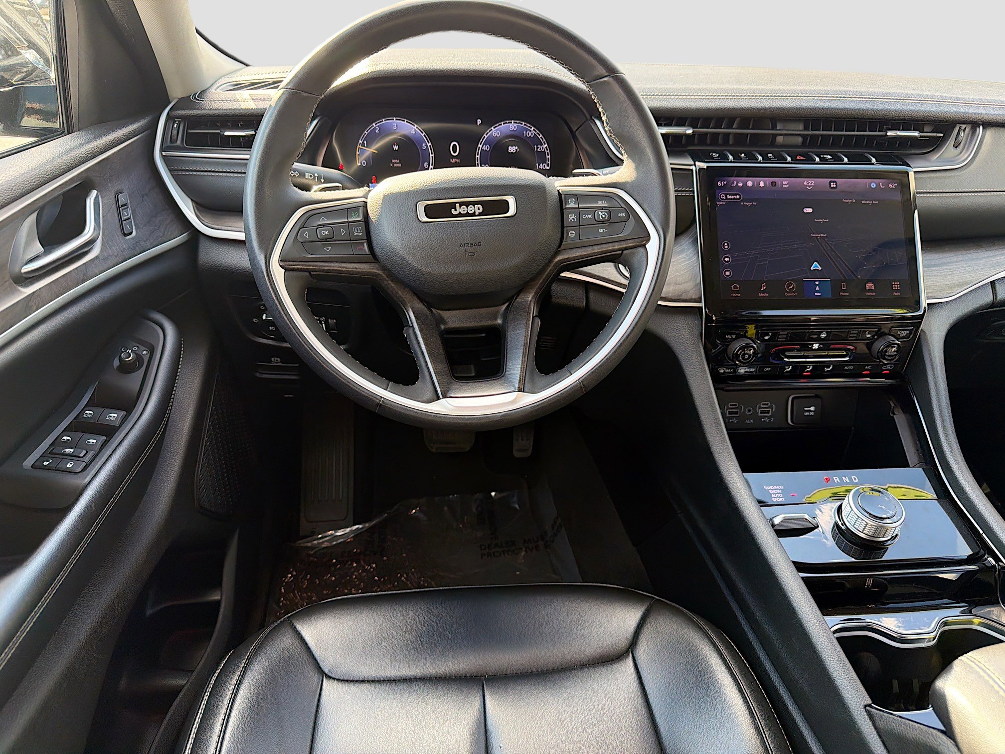 Used 2023 Jeep Grand Cherokee L Limited image 18