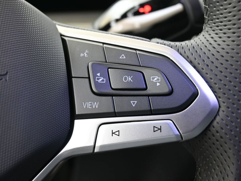 New 2026 Volkswagen Tiguan SE R-Line image 25