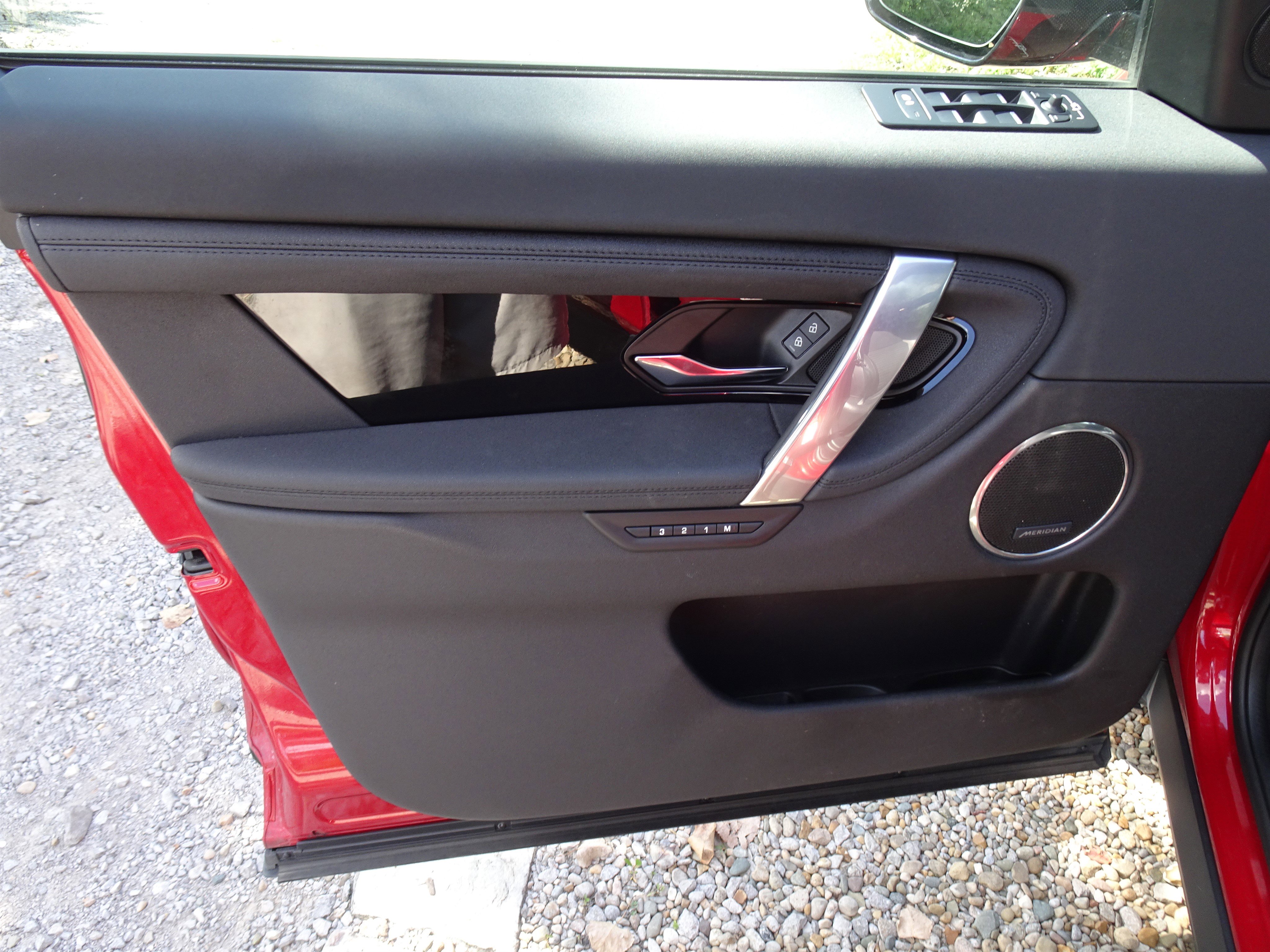 Used 2023 Land Rover Discovery Sport SE image 19