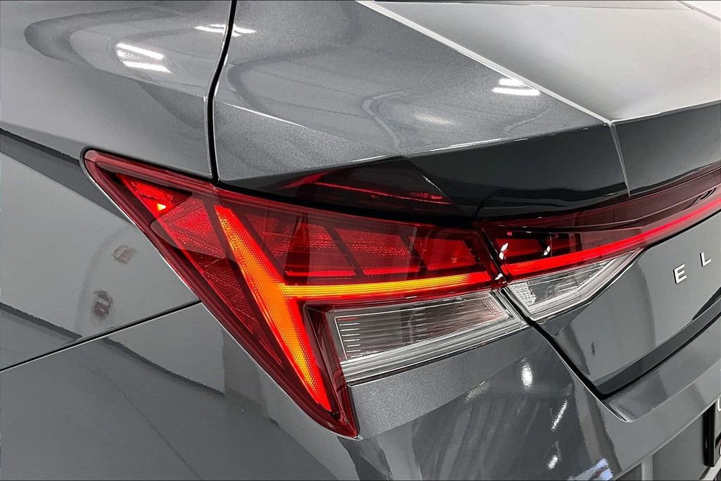 Certified 2025 Hyundai Elantra SEL image 38