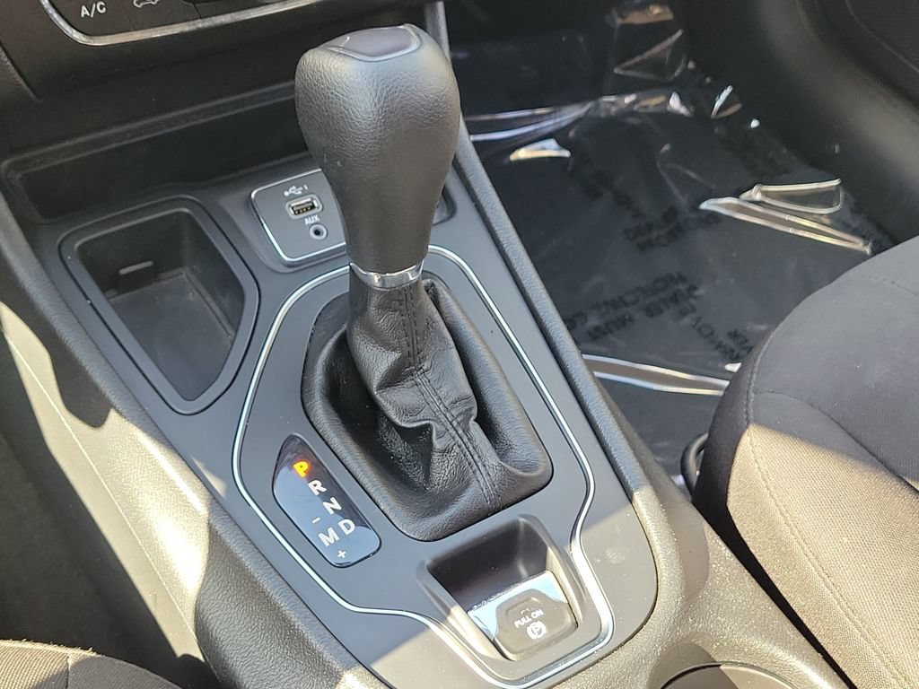 Used 2019 Jeep Cherokee Latitude w/ Popular Appearance Group FWD image 30