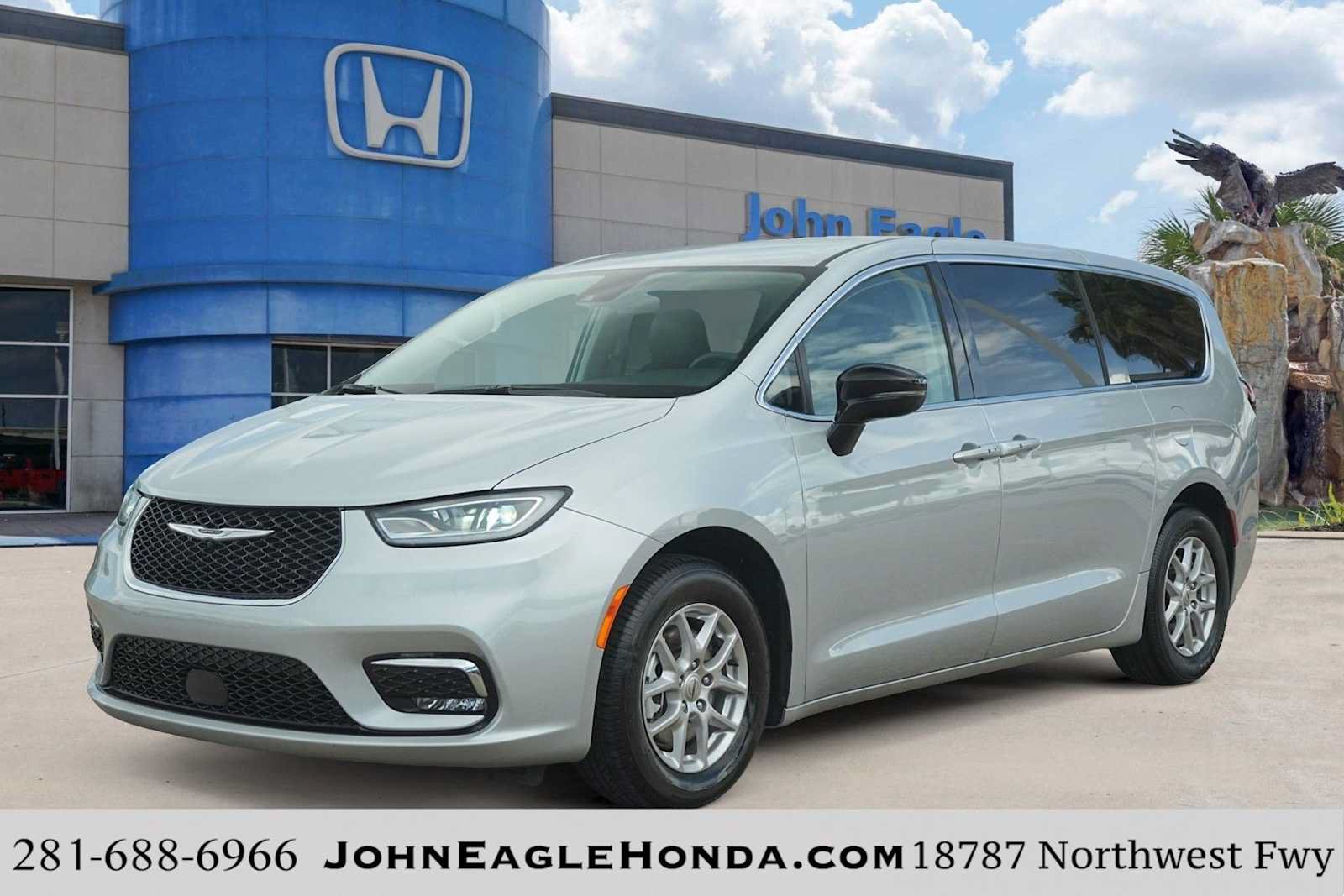 Used 2024 Chrysler Pacifica Touring-L