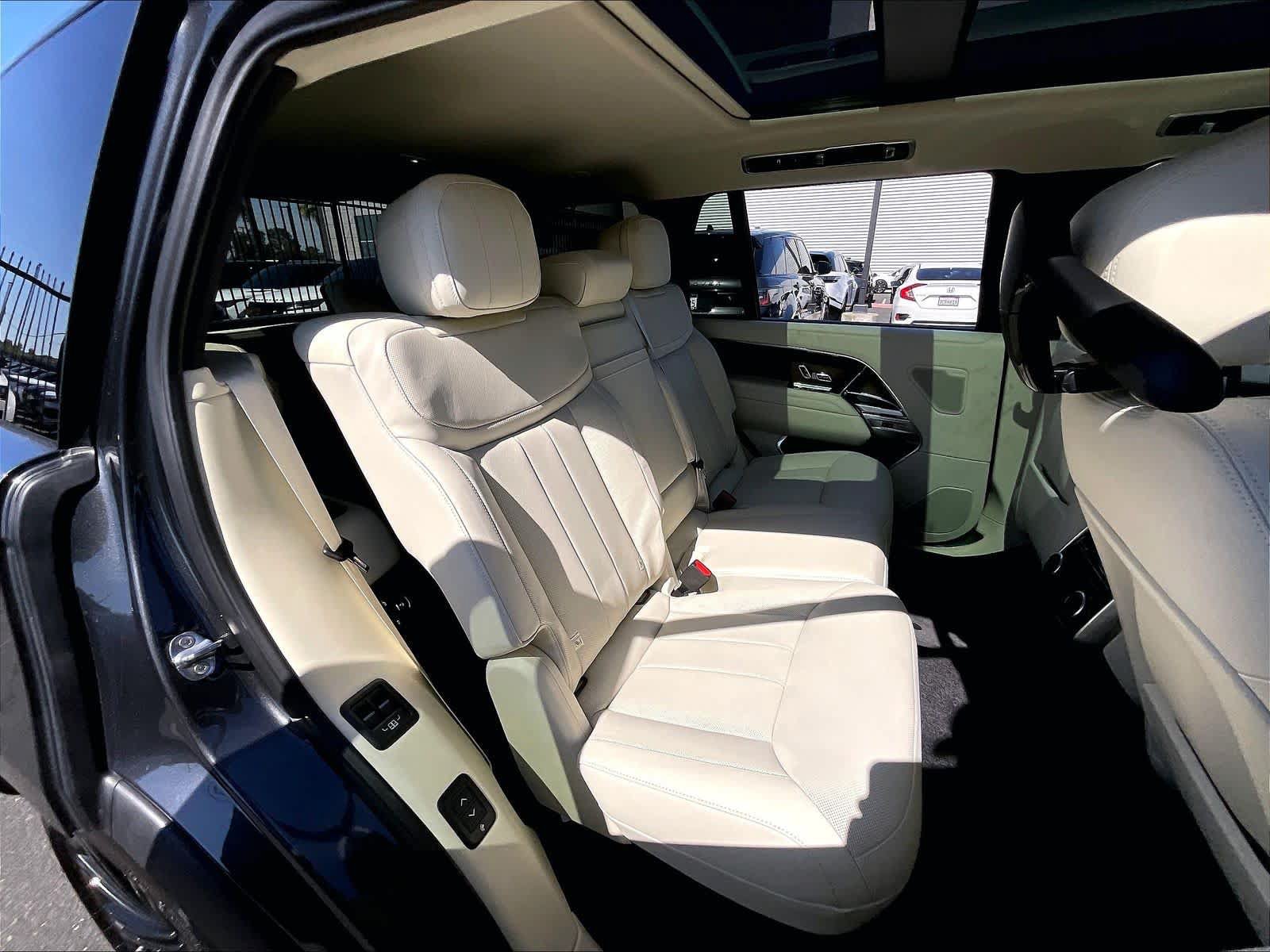New 2026 Land Rover Range Rover Long Wheelbase SE AWD/4WD image 27