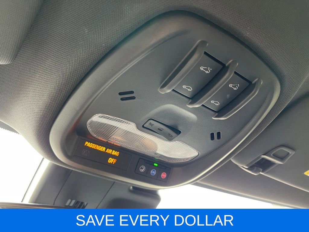Used 2025 Chevrolet Trax RS w/ Sunroof Package FWD image 22