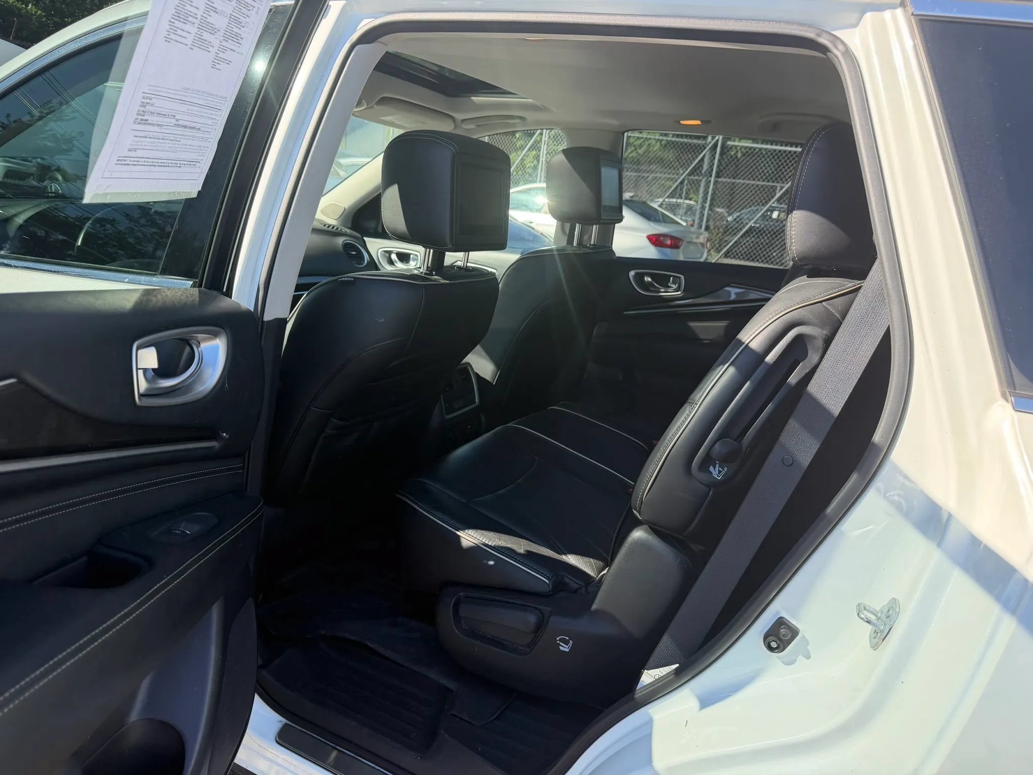 Used 2017 INFINITI QX60 Luxe w/ Premium Plus Package AWD/4WD image 32