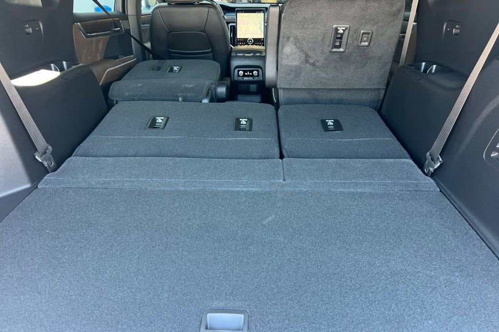 New 2026 GMC Acadia Denali Ultimate AWD/4WD image 13