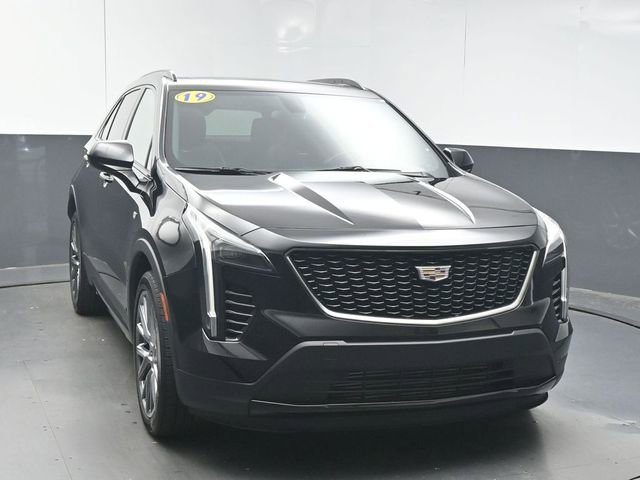 Used 2019 Cadillac XT4 Sport w/ LPO, Midnight Sport Package FWD image 2