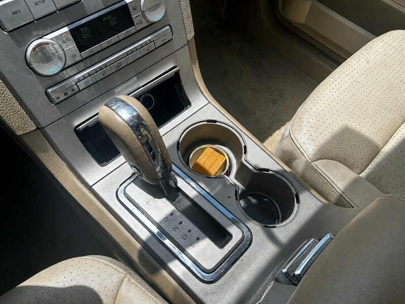 Used 2007 Lincoln MKX AWD image 17