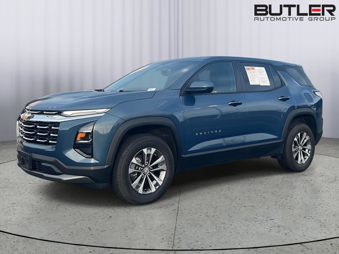 Used 2025 Chevrolet Equinox LT FWD image 2