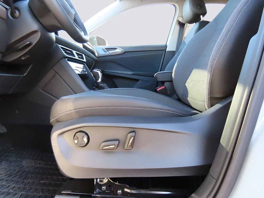 New 2025 Volkswagen Taos SE image 37