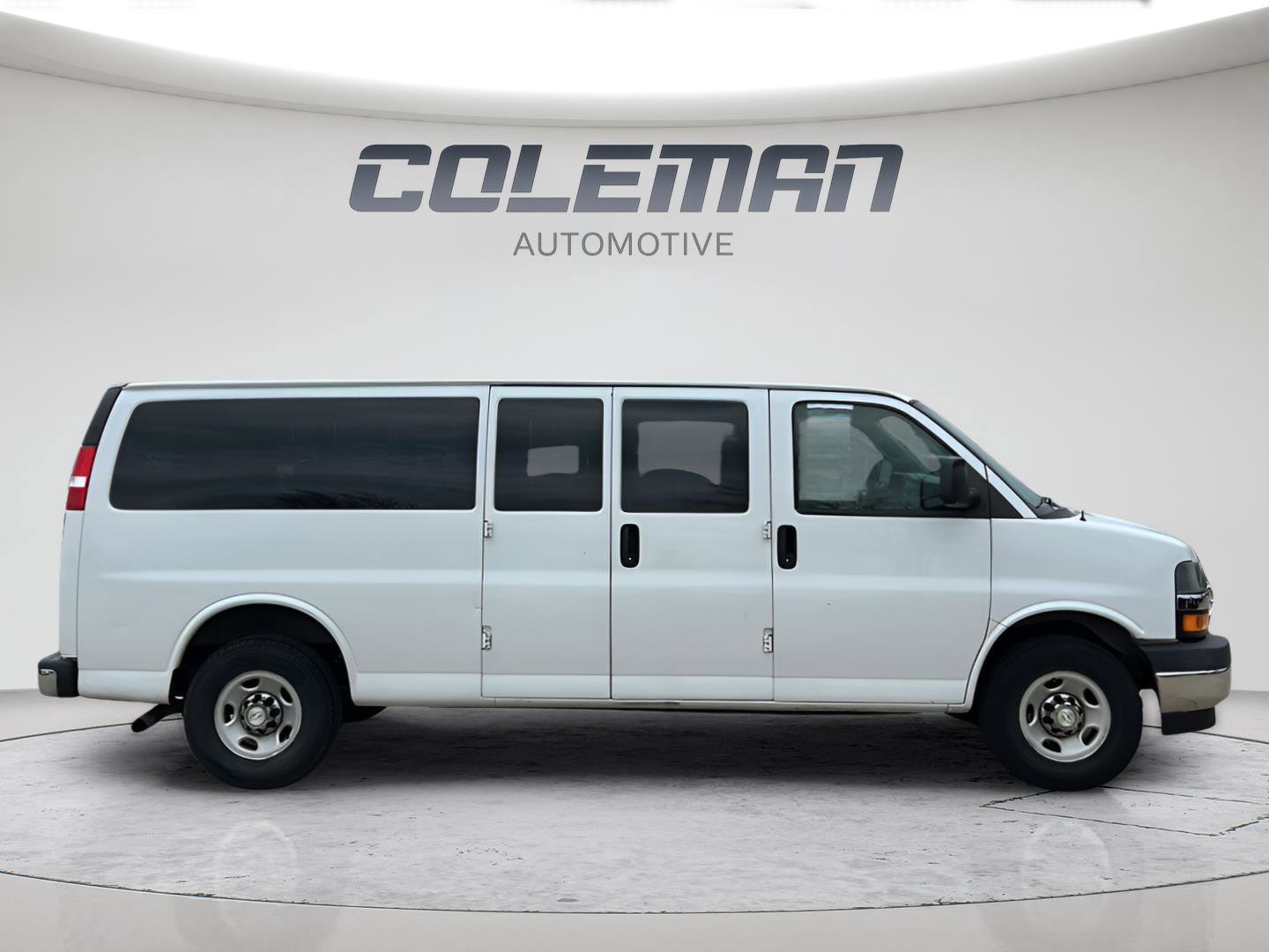 Used 2020 Chevrolet Express 3500 LT w/ LT Preferred Equipment Group RWD image 4