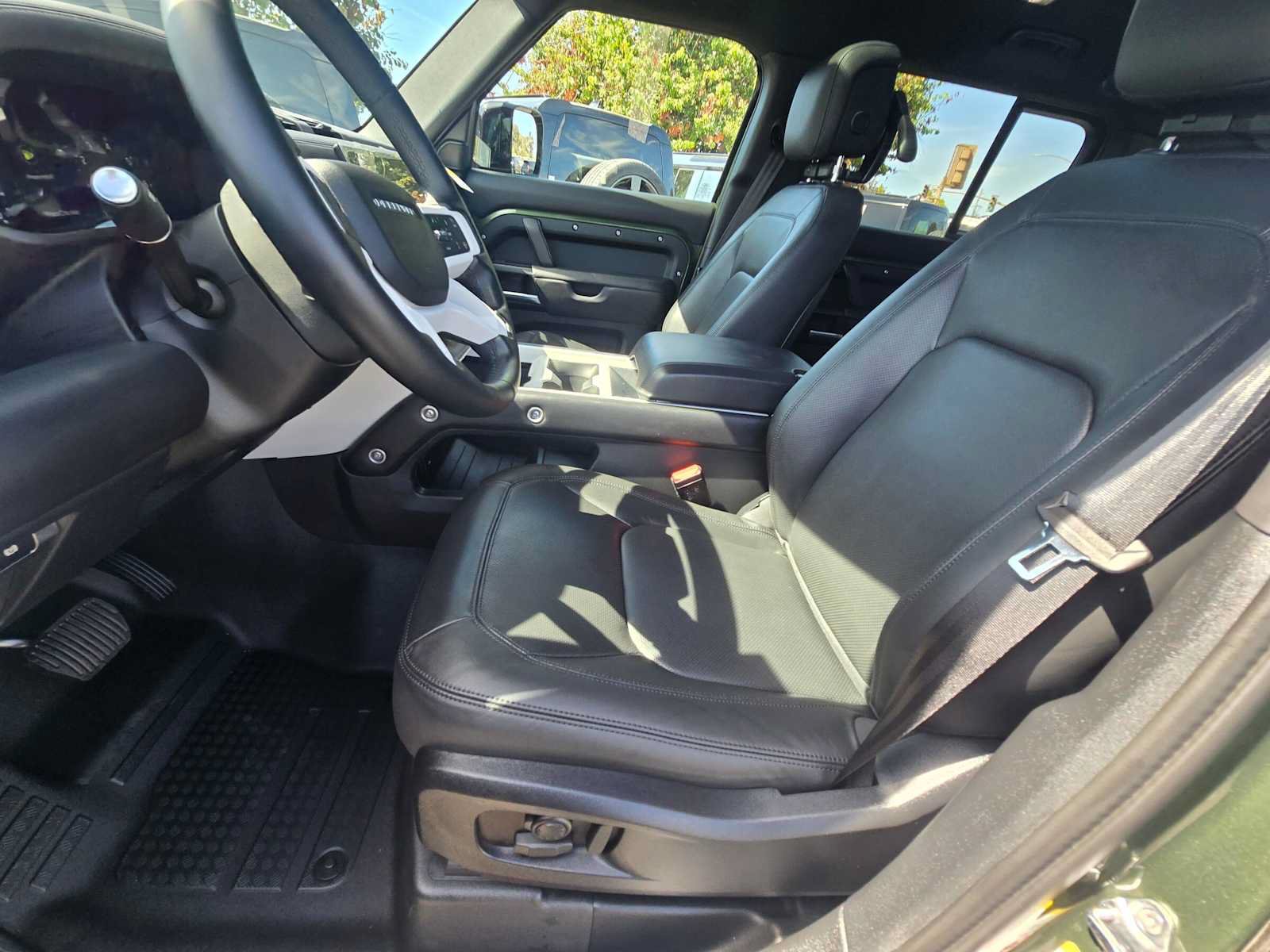 New 2026 Land Rover Defender 110 X-Dynamic SE AWD/4WD image 23