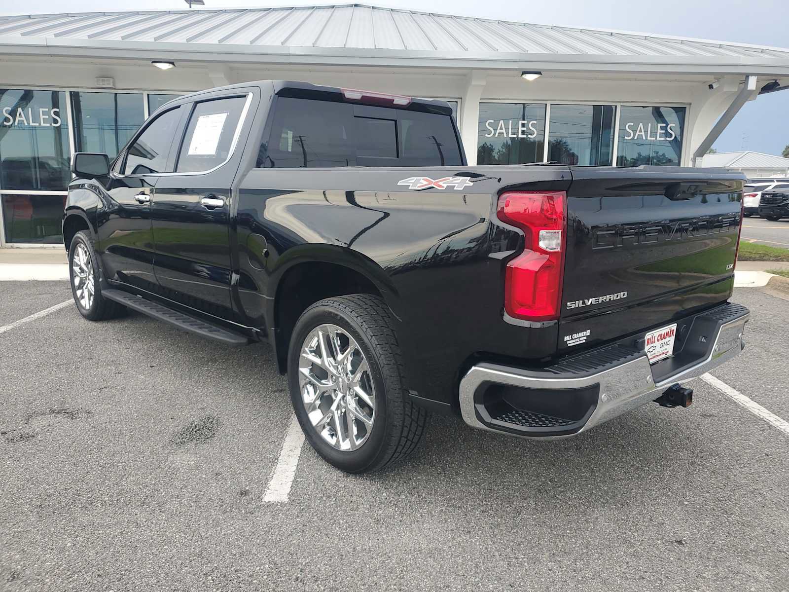 Used 2023 Chevrolet Silverado 1500 LTZ w/ LTZ Convenience Package II AWD/4WD image 3