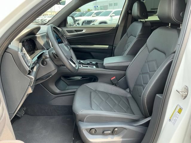 Certified 2024 Volkswagen Atlas Cross Sport SE w/ Panoramic Sunroof Package FWD image 13