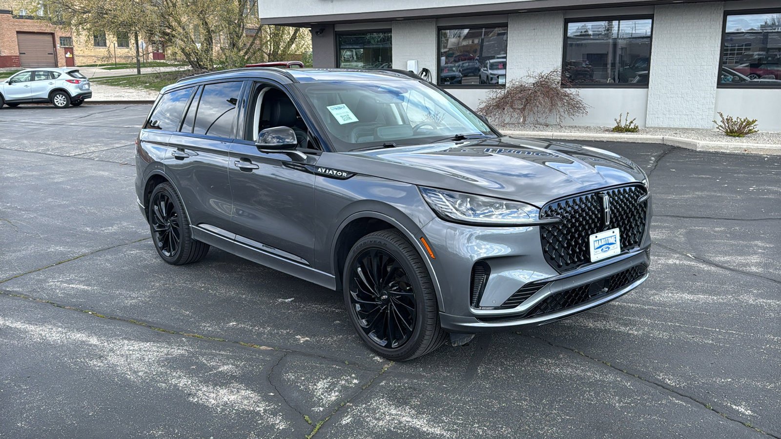 Used 2025 Lincoln Aviator Reserve w/ Jet Appearance Package AWD/4WD image 2