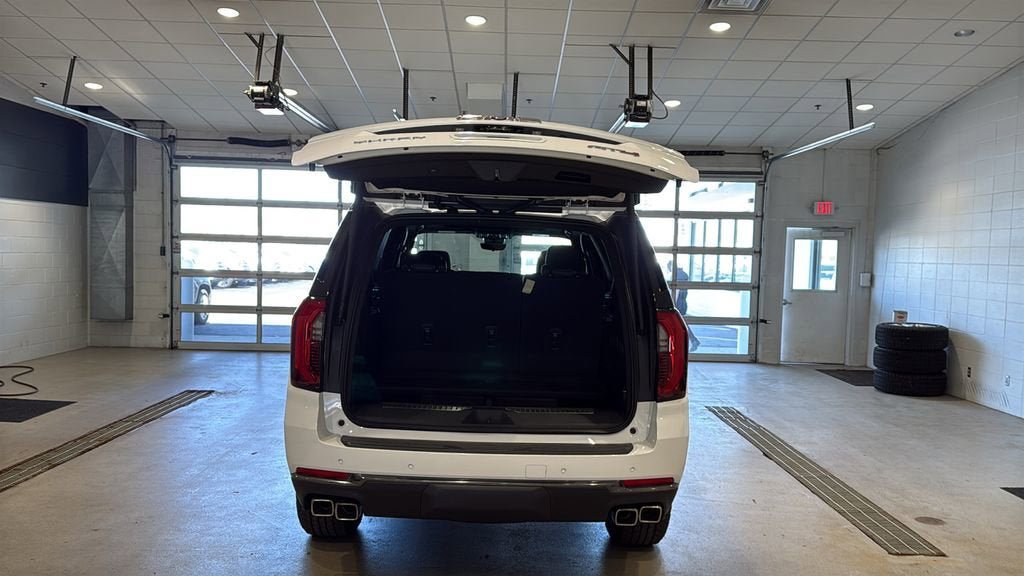 New 2026 GMC Yukon XL AT4 w/ AT4 Premium Package AWD/4WD image 16