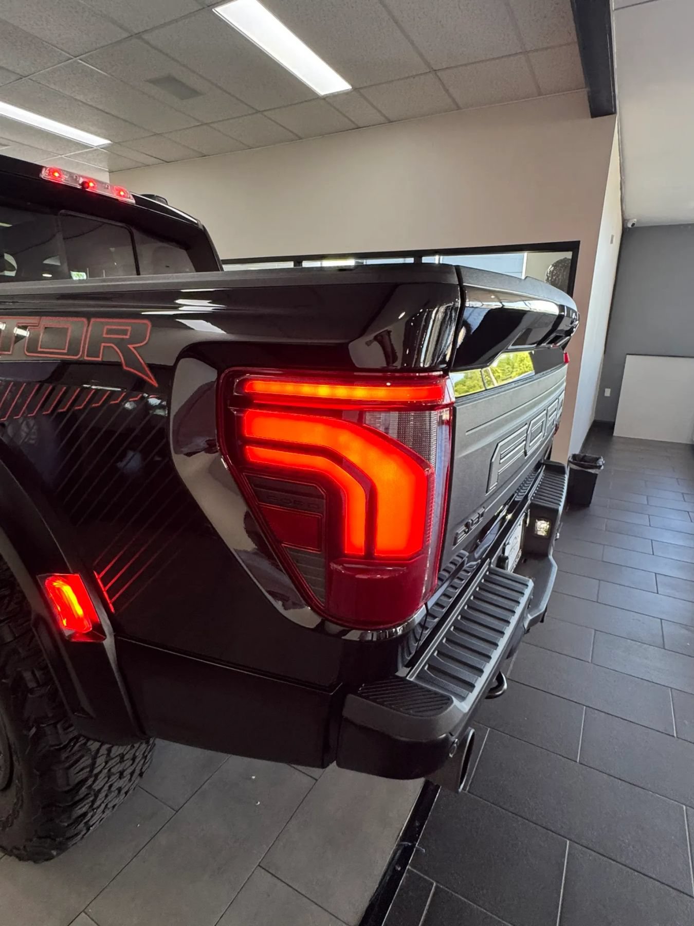 Used 2025 Ford F150 Raptor AWD/4WD image 81