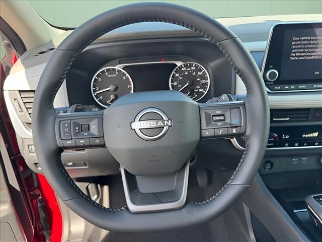 Used 2025 Nissan Rogue SV FWD image 25