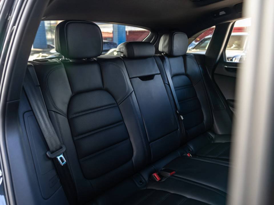 Certified 2026 Porsche Macan AWD/4WD image 51