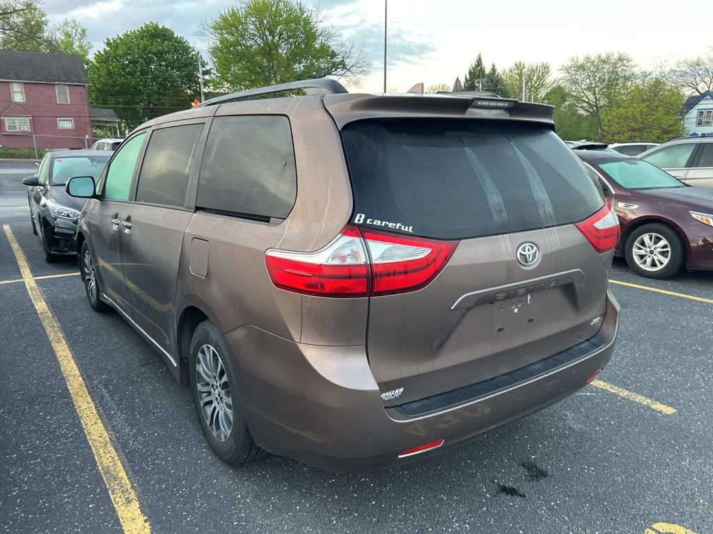 Used 2019 Toyota Sienna XLE w/ XLE Navigation Package FWD image 8