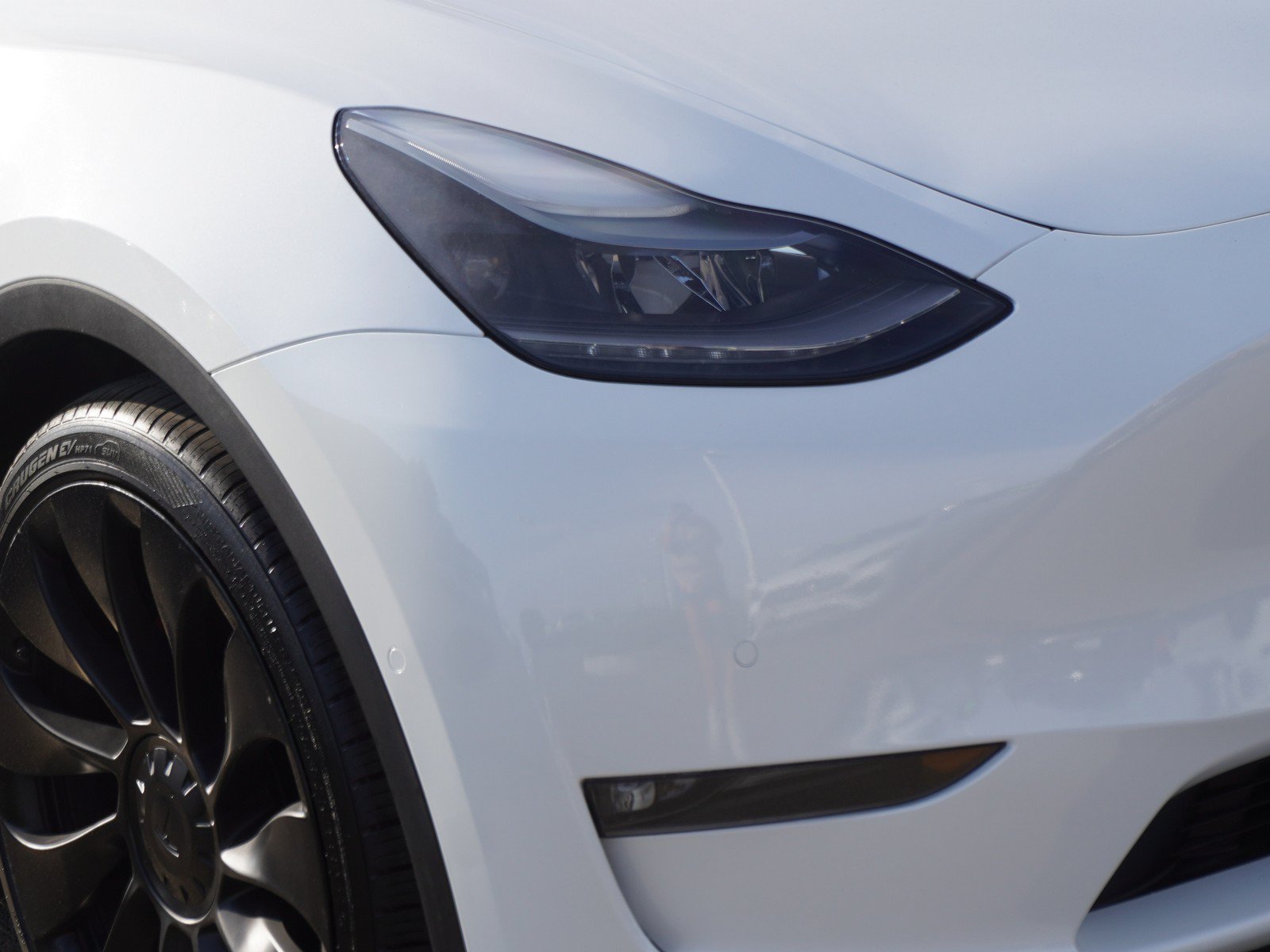Used 2022 Tesla Model Y Performance AWD/4WD image 3