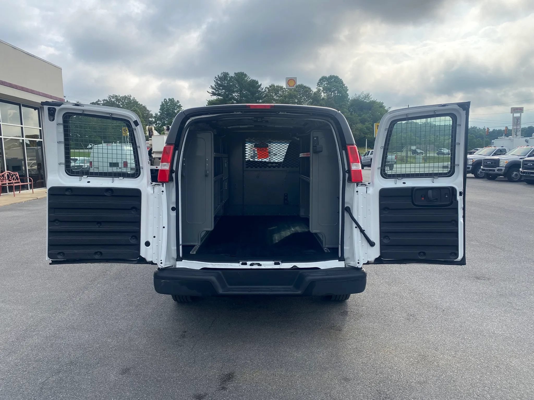 Used 2020 Chevrolet Express 2500 w/ Driver Convenience Package RWD image 24