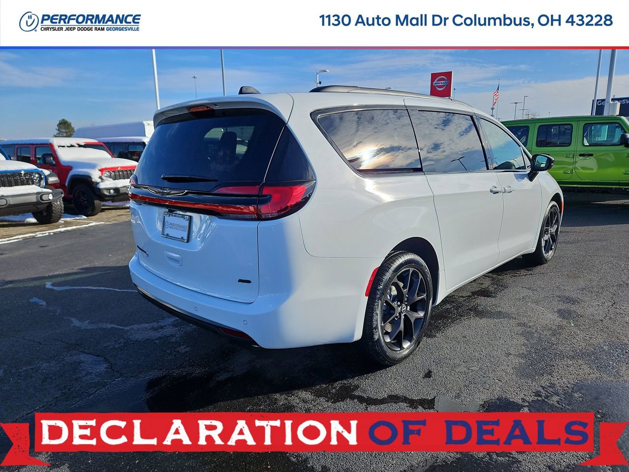New 2026 Chrysler Pacifica Select AWD/4WD image 7