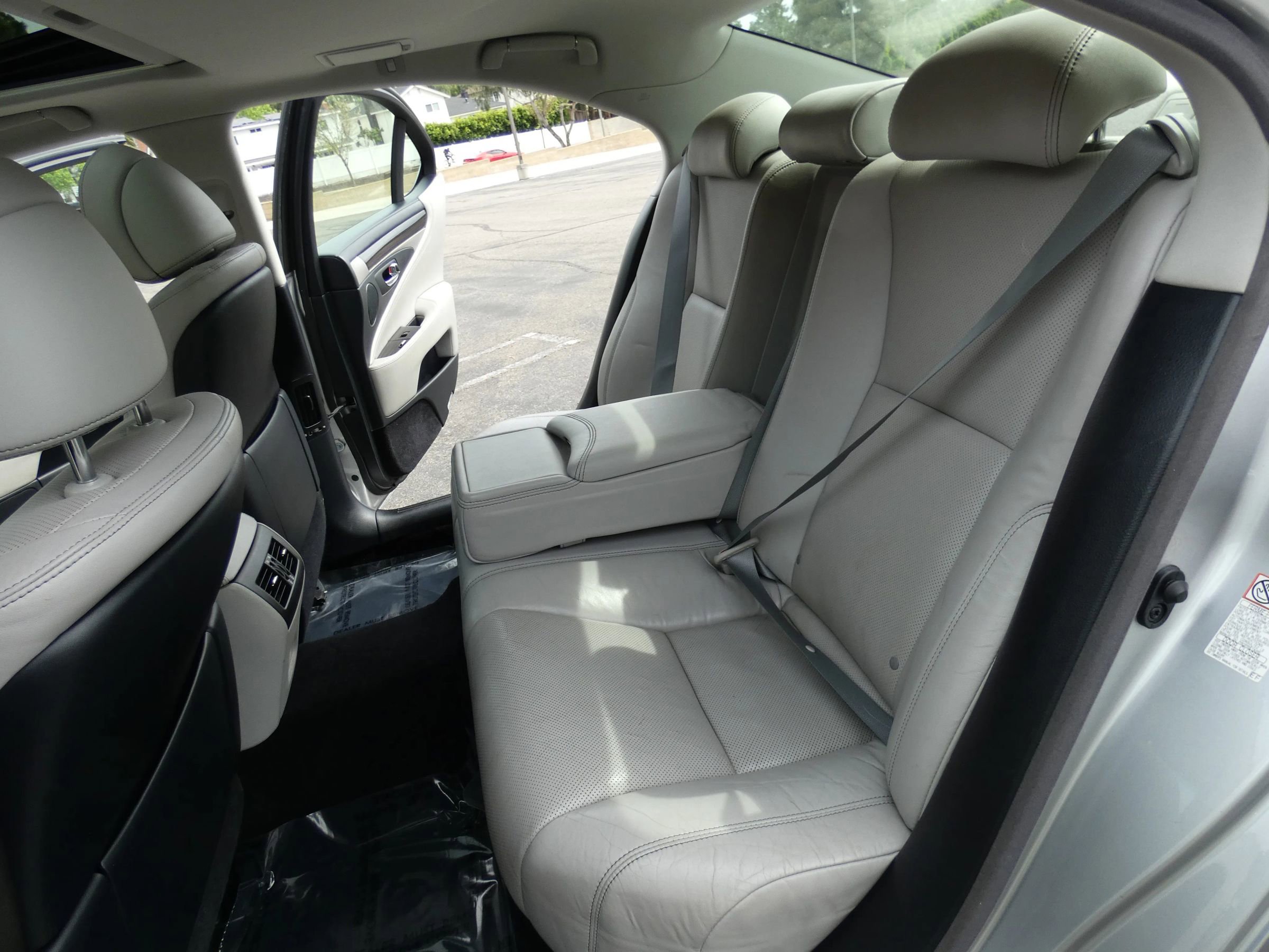 Used 2016 Lexus LS 460 w/ Comfort Package image 54