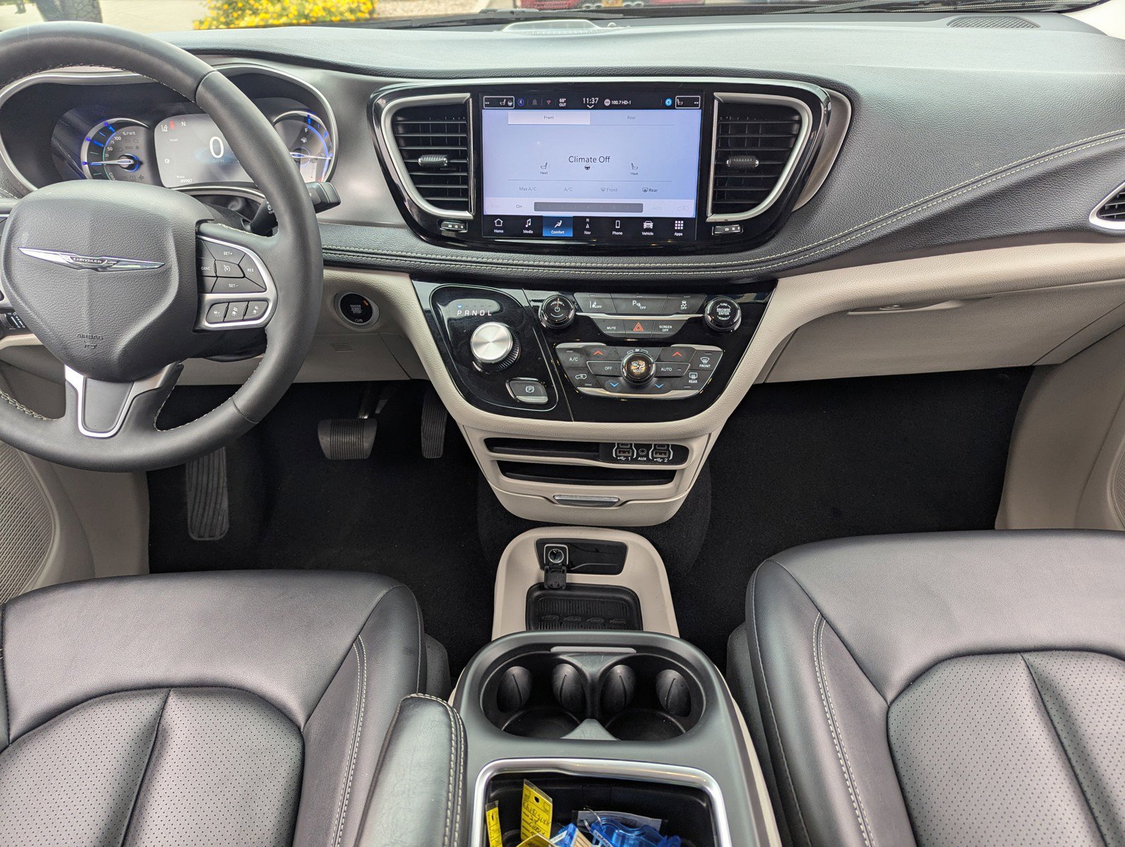 Used 2024 Chrysler Pacifica Select image 15