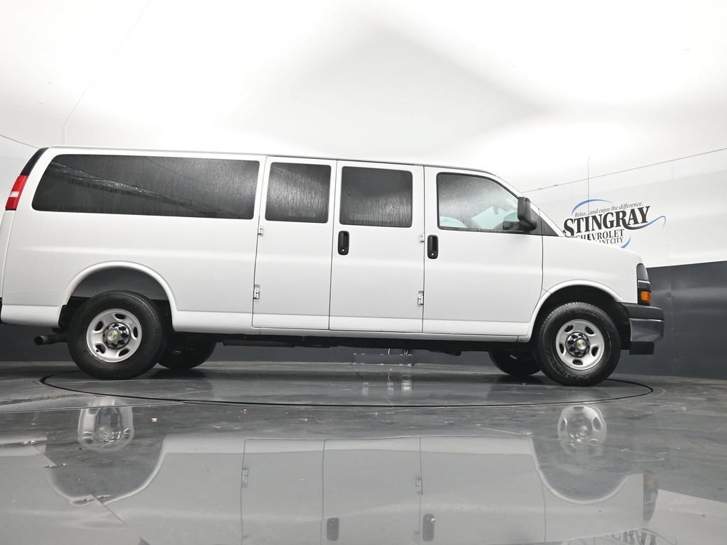 Used 2025 Chevrolet Express 3500 LT w/ LT Preferred Equipment Group RWD image 33