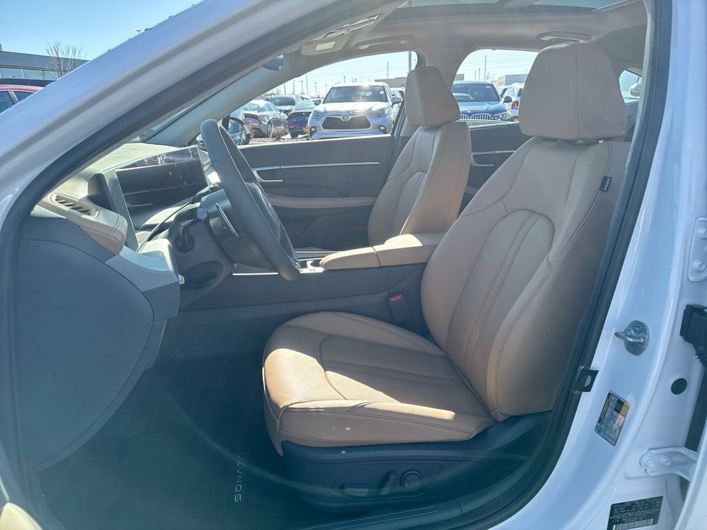 Used 2025 Hyundai Sonata Limited FWD image 12