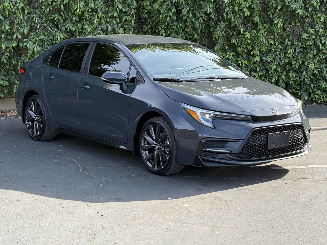 Used 2024 Toyota Corolla SE image 3