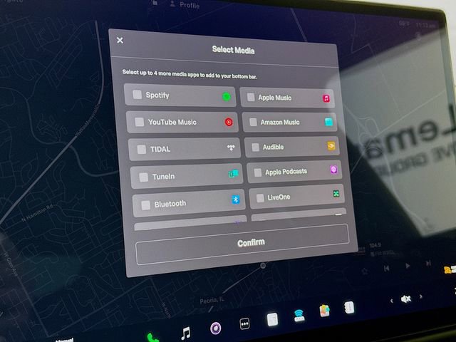 Used 2022 Tesla Model X image 14