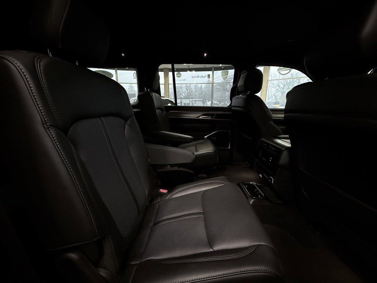 Used 2025 Jeep Wagoneer Series II image 29