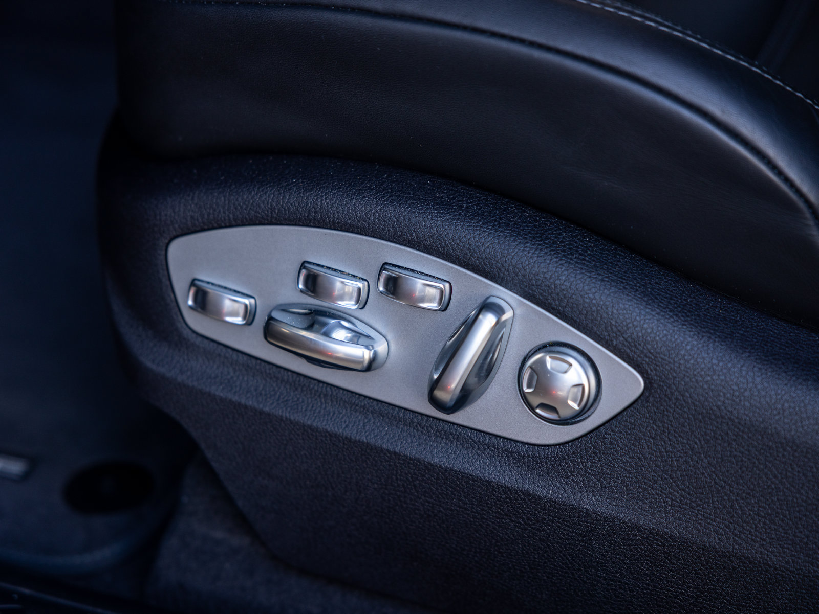 Certified 2026 Porsche Macan AWD/4WD image 27