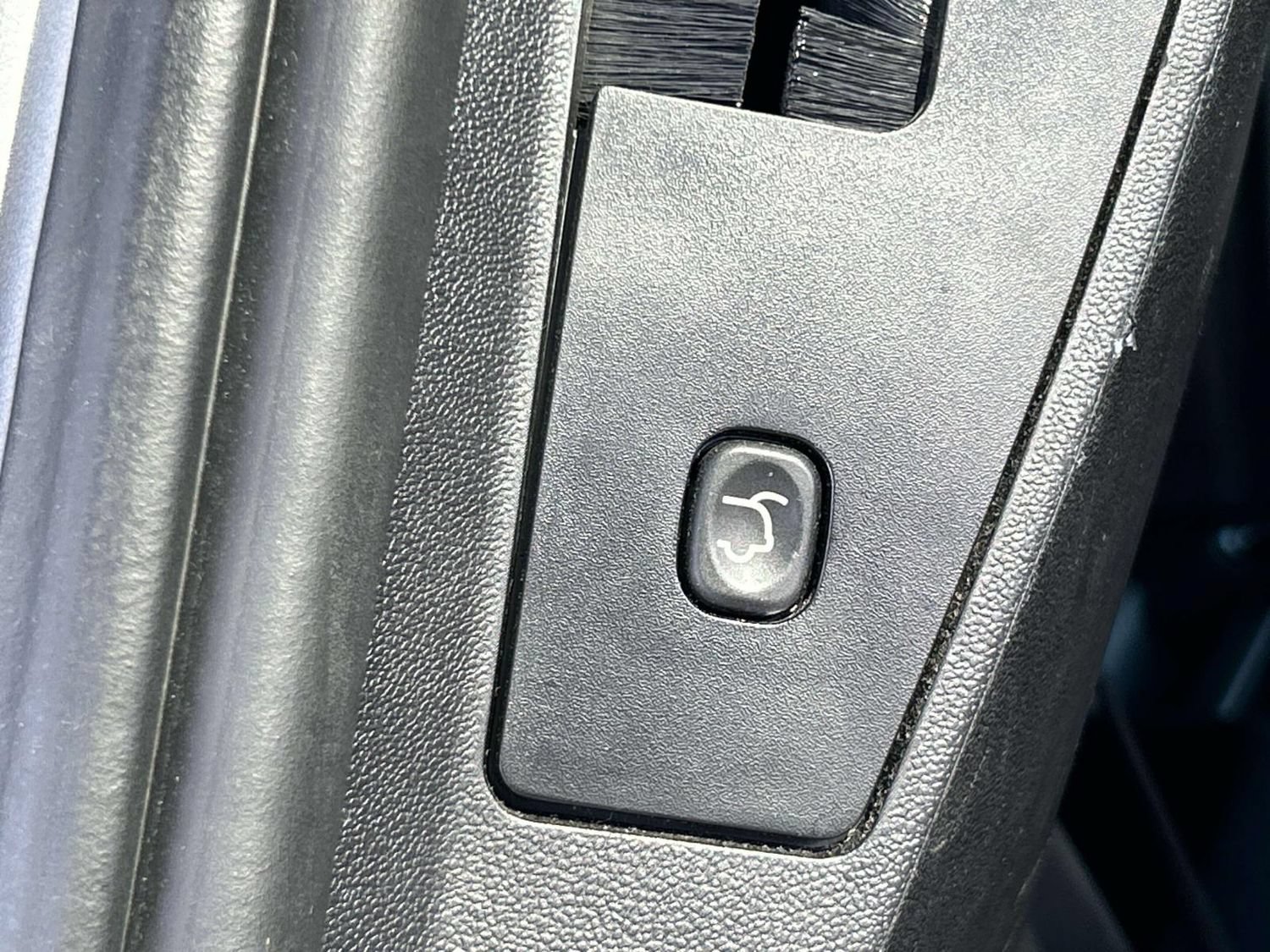 Used 2016 Chrysler Town & Country S w/ Driver Convenience Group FWD image 13