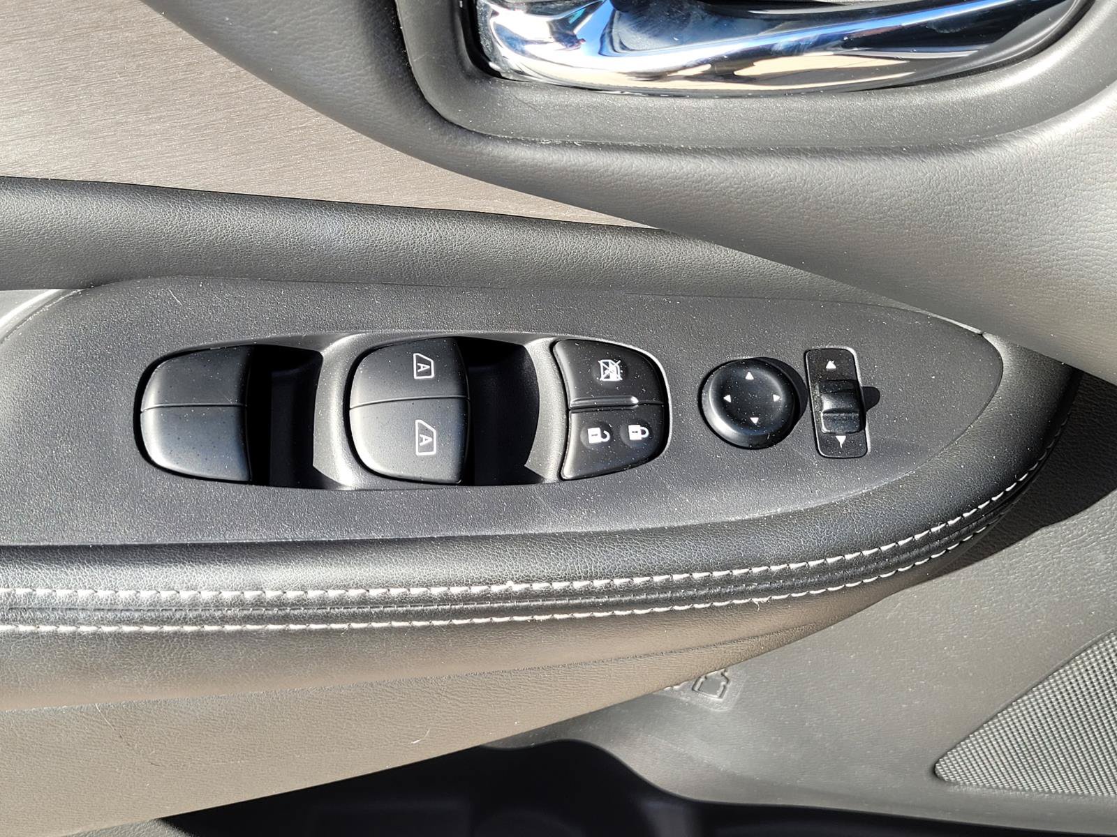 Used 2023 Nissan Murano SV w/ Cargo Package FWD image 25