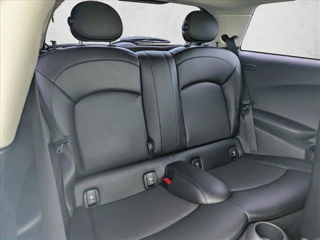 Used 2015 MINI Cooper 2-Door Hardtop image 16