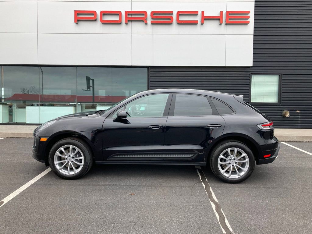 Used 2025 Porsche Macan image 2
