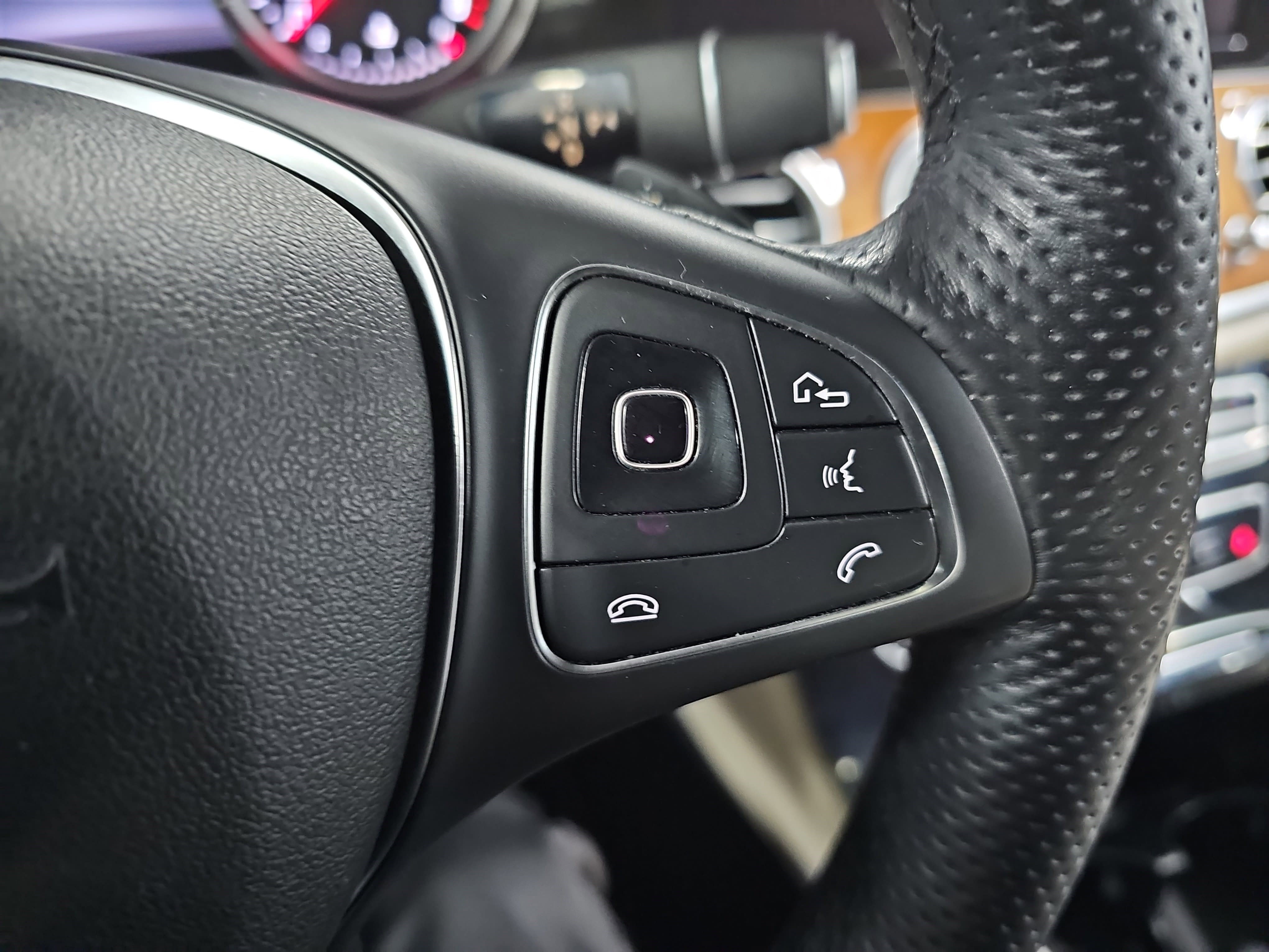 Used 2018 Mercedes-Benz E 300 image 18