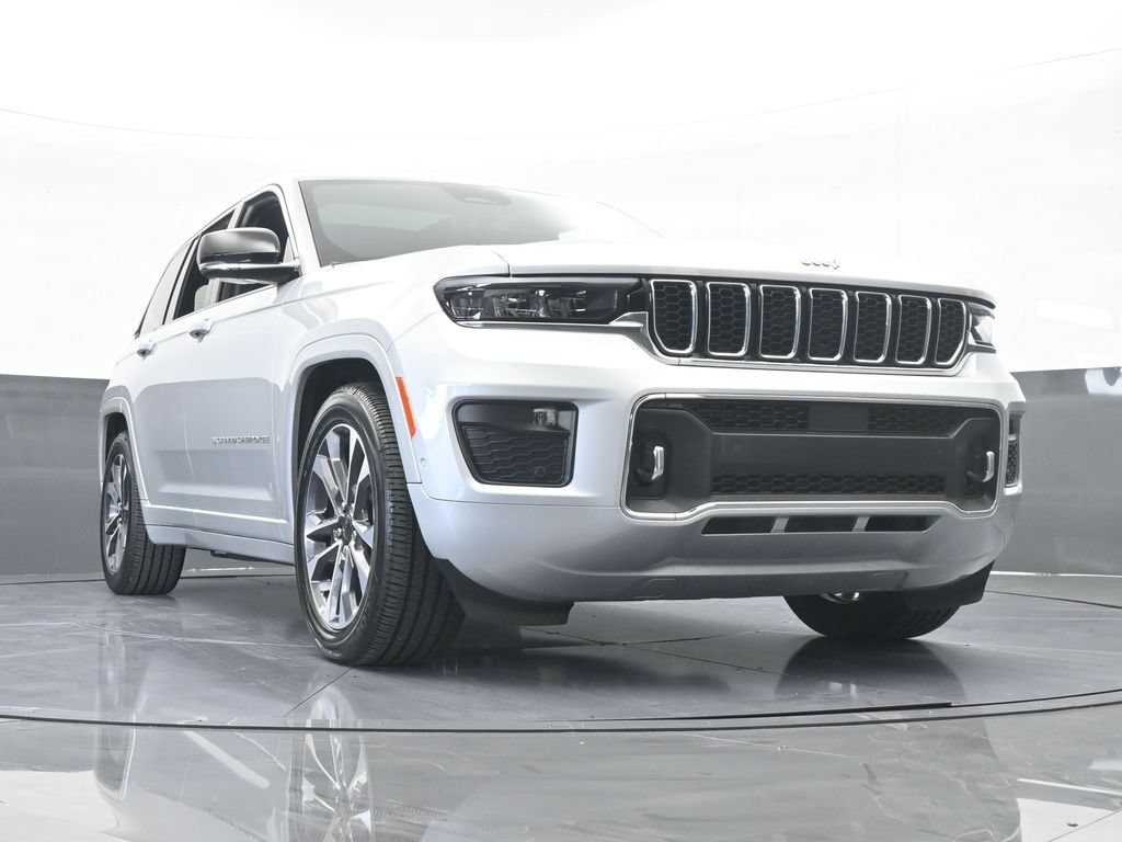 Used 2024 Jeep Grand Cherokee Overland w/ Luxury Tech Group IV AWD/4WD image 71