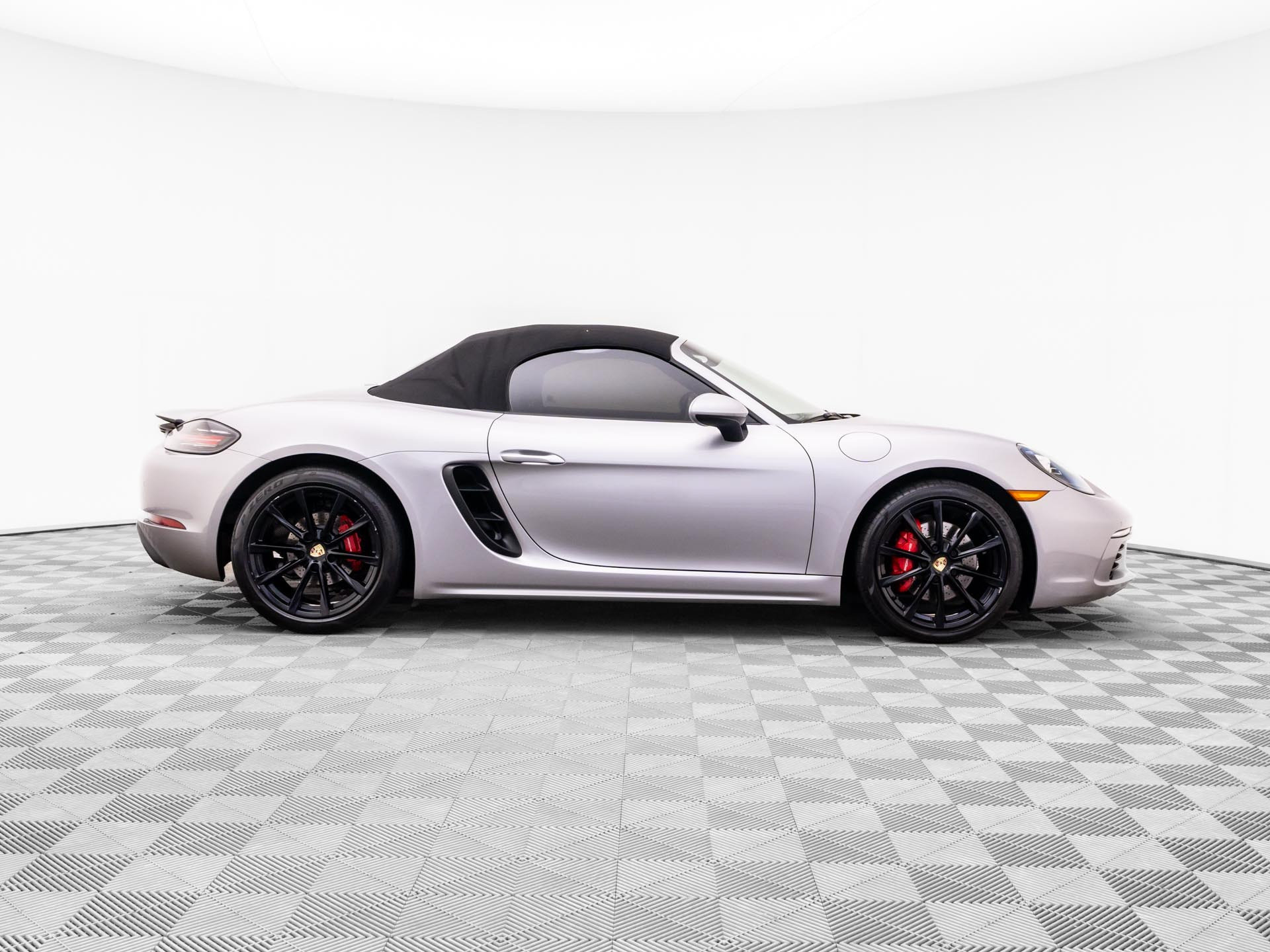 Used 2017 Porsche 718 Boxster S RWD image 7