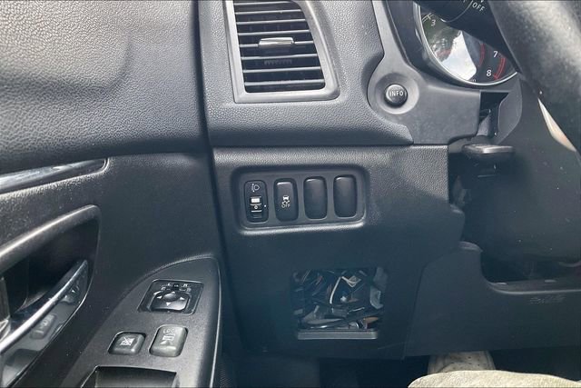 Used 2013 Mitsubishi Outlander Sport SE AWD/4WD image 34