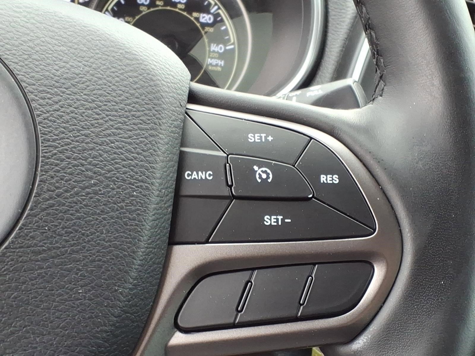 Used 2019 Jeep Cherokee Latitude w/ Cold Weather Group AWD/4WD image 22