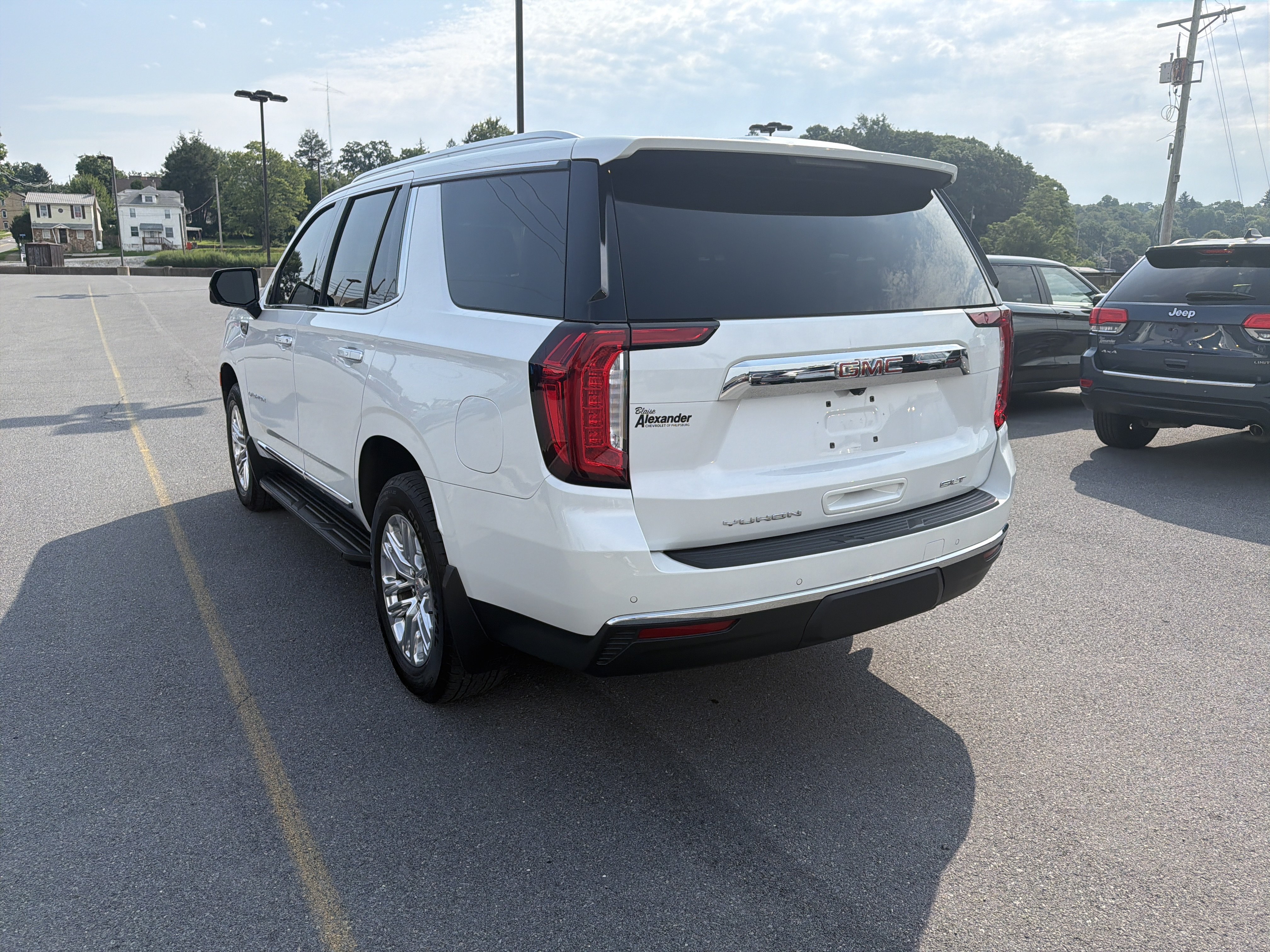 Used 2021 GMC Yukon SLT w/ SLT Premium Package AWD/4WD image 5
