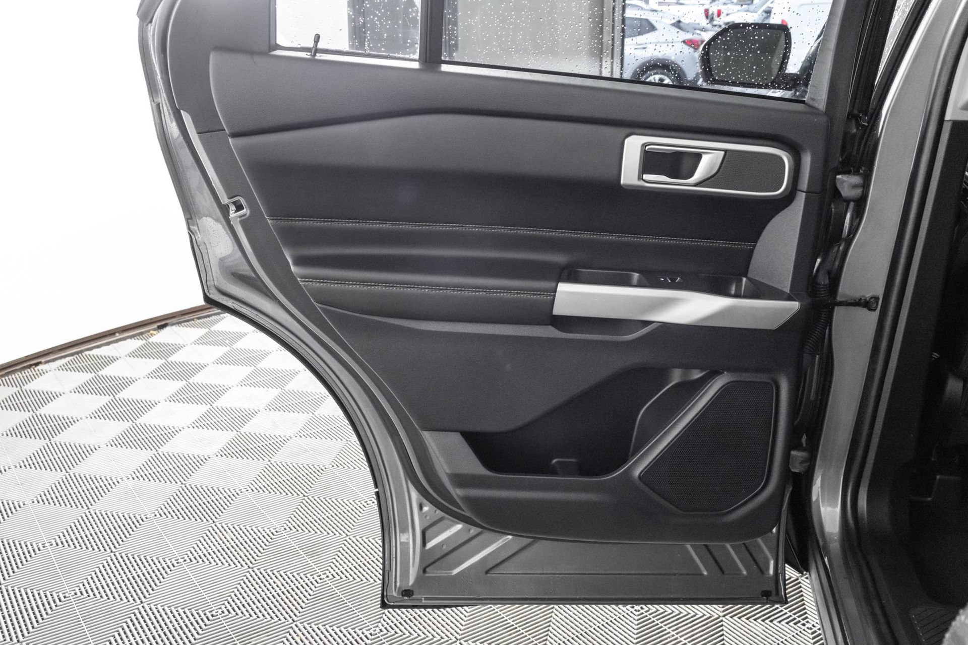 Used 2023 Ford Explorer XLT w/ Equipment Group 202A AWD/4WD image 37