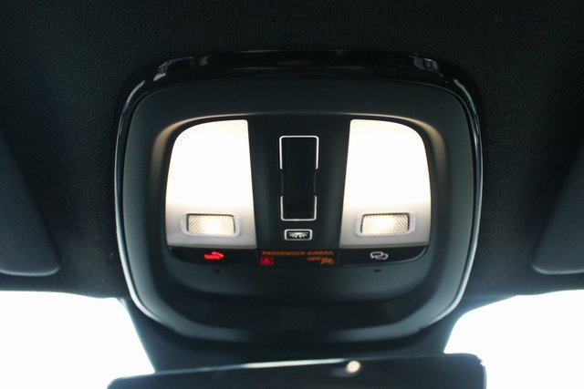 Used 2025 Volvo XC40 B5 Plus image 28