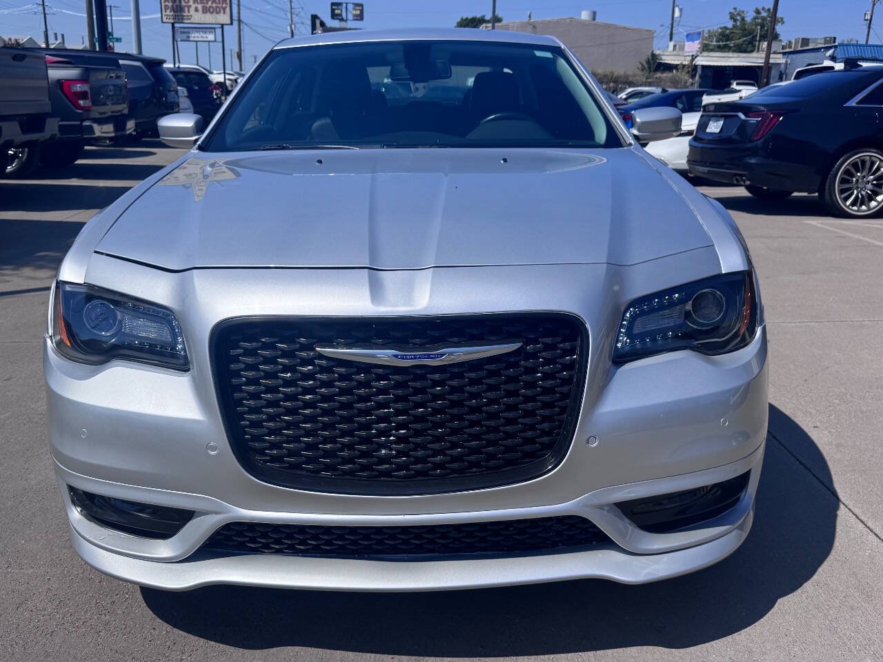 Used 2019 Chrysler 300 Touring w/ Quick Order Package 2EF RWD image 2