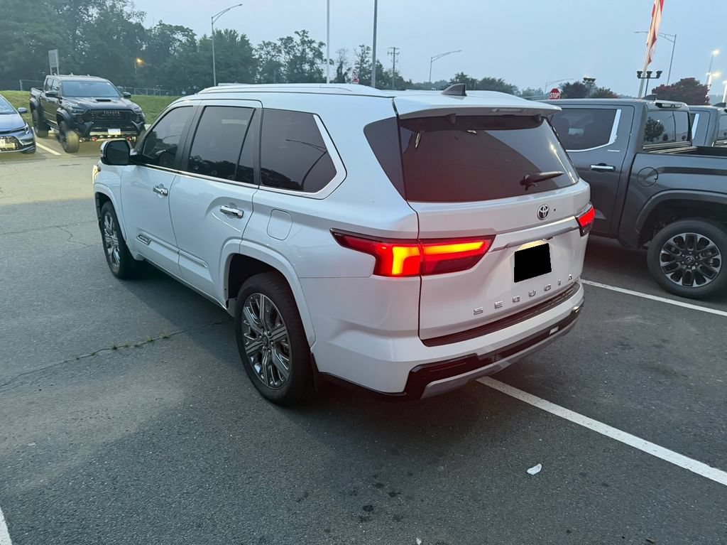 Used 2025 Toyota Sequoia Capstone AWD/4WD image 4