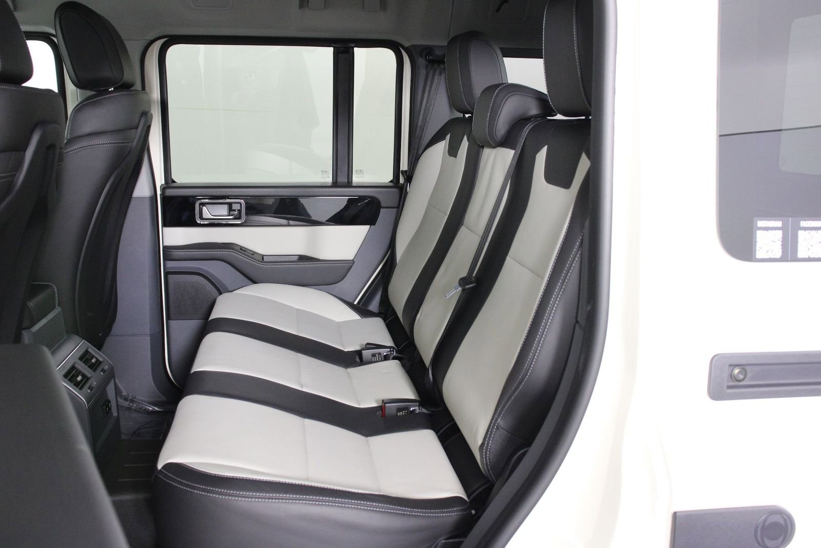 Used 2025 INEOS Grenadier Fieldmaster Edition image 30